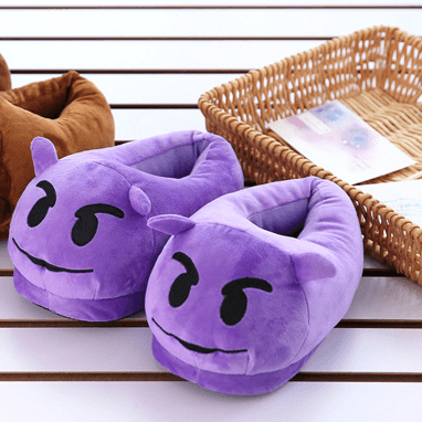 Emoji pantoufles qq expression peluche dessin animé