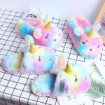 Chaussons en peluche licorne arc-en-ciel Kawaii