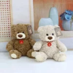 Ours en peluche avec nœud papillon coloré