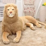 Coussin lion couché, peluche décorative pour enfants.