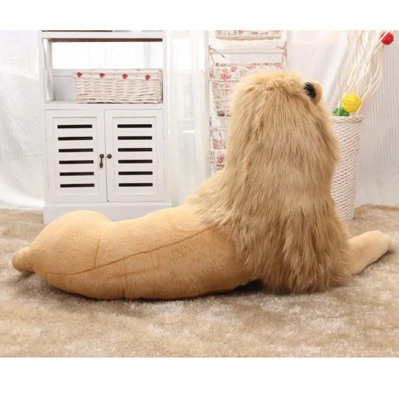 Coussin lion couché, peluche décorative pour enfants. – Image 2