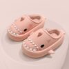 Chaussons en peluche requin incroyablement mignons