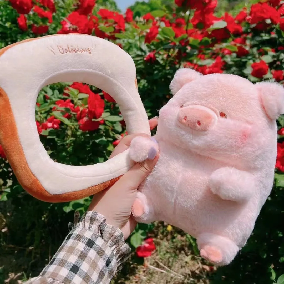 Peluche Kawaii Lulu Pig en forme de pain. – Image 3