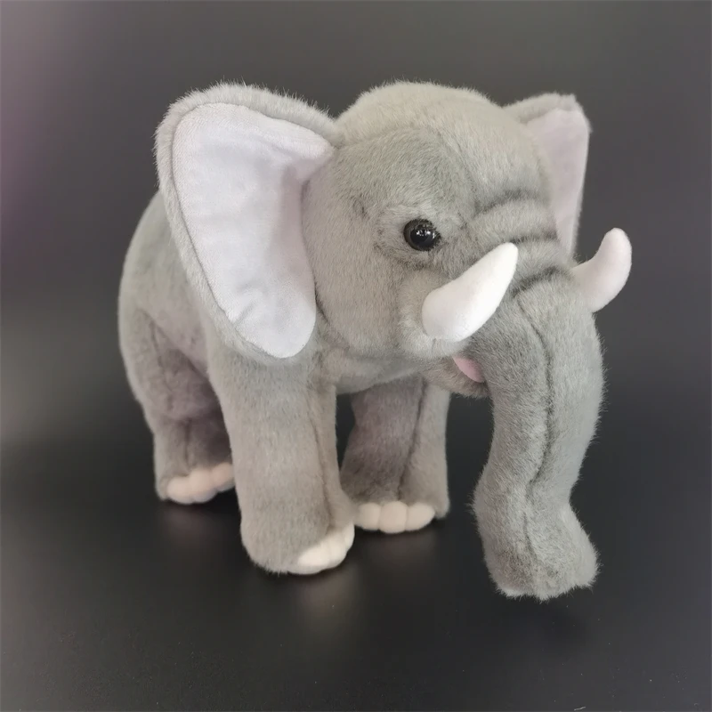 Peluche éléphant réaliste – Haute fidélité, défenses en ivoire. – Image 4
