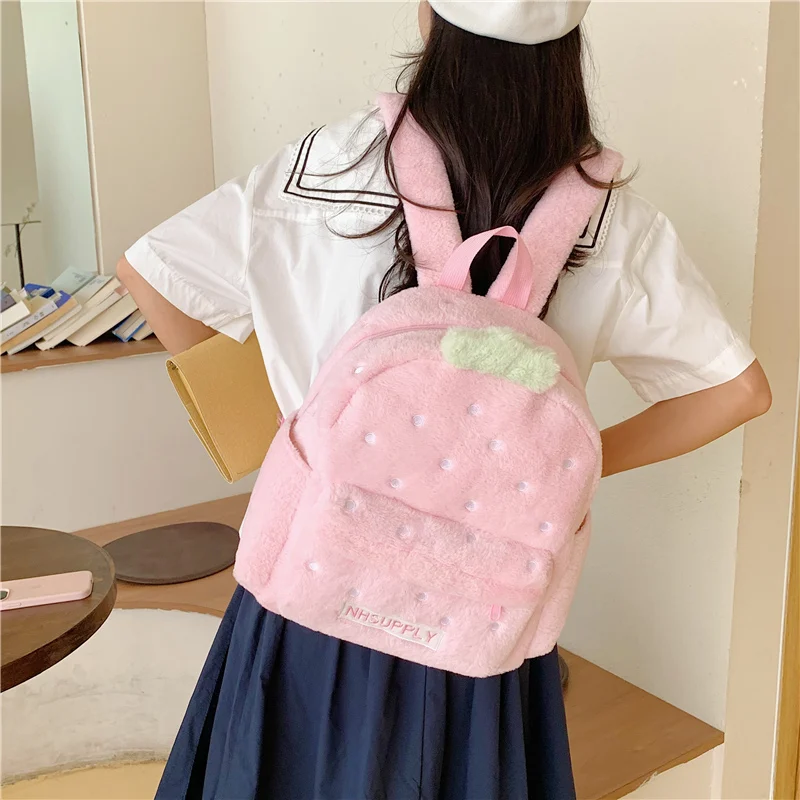 Sac à dos pour femme en peluche, style fraise – Image 3