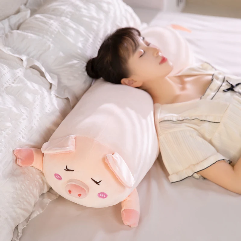 Coussin long en peluche rose en forme de cochon – Image 3