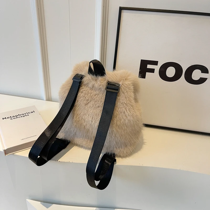 Sac à dos décontracté en fausse fourrure pour femme (modèle 2026) – Image 3