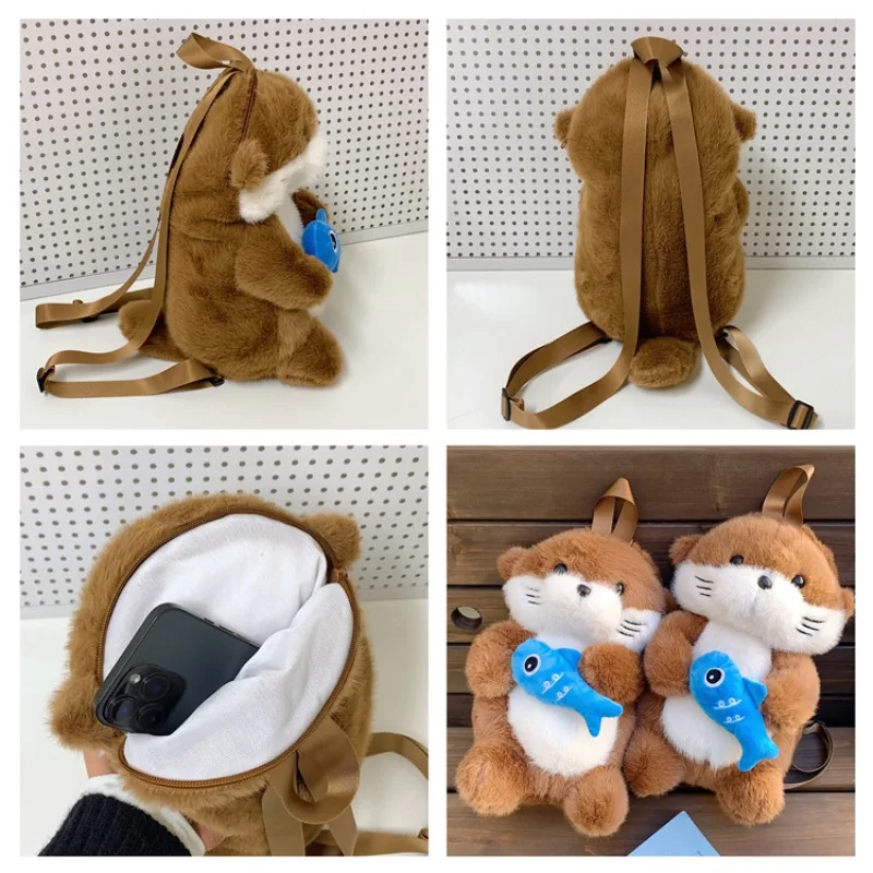 Adorable sac à dos en peluche représentant une loutre tenant un poisson – Image 3