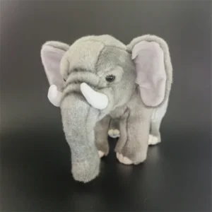 Peluche éléphant réaliste – Haute fidélité, défenses en ivoire.