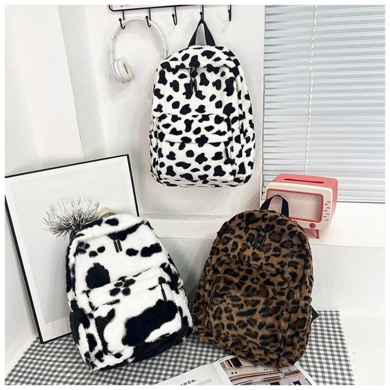 Sac à dos en peluche motif léopard – Image 3
