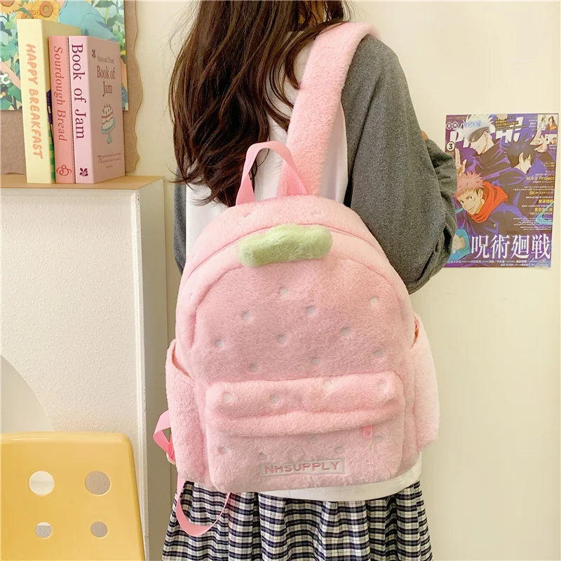 Sac à dos pour femme en peluche, style fraise – Image 2