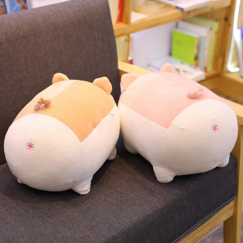 Peluche cochon toute douce et rebondie – Modèle debout (rose et marron). – Image 8