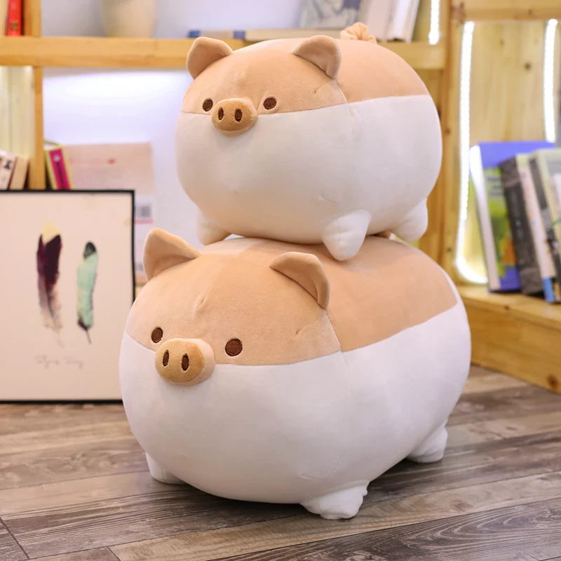 Peluche cochon toute douce et rebondie – Modèle debout (rose et marron). – Image 6