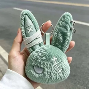 Pendentif poupée lapin sombre style horreur