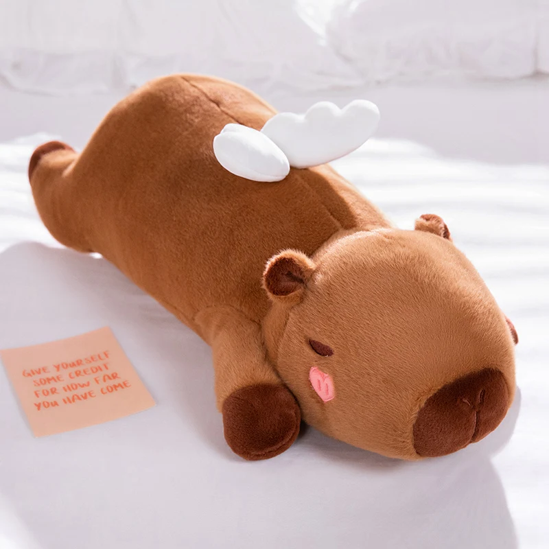 Peluche géante Capybara avec ailes d'ange et joues en forme de cœur. – Image 5