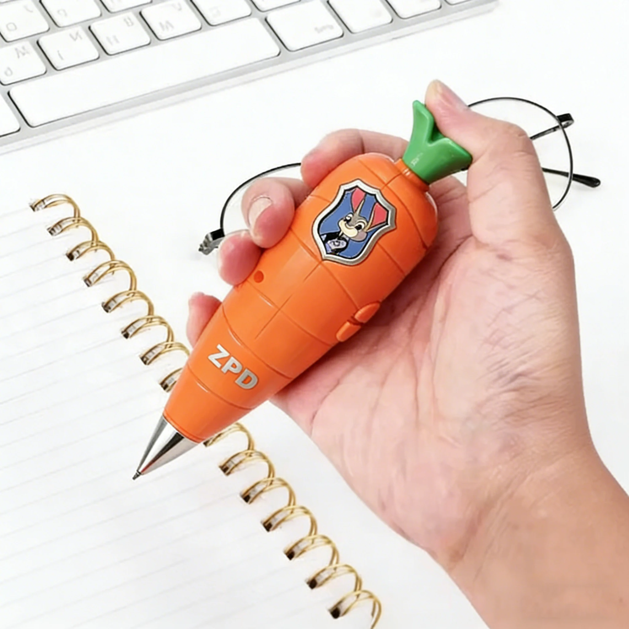 Tour de cou et stylo enregistreur en forme de carotte – Image 11