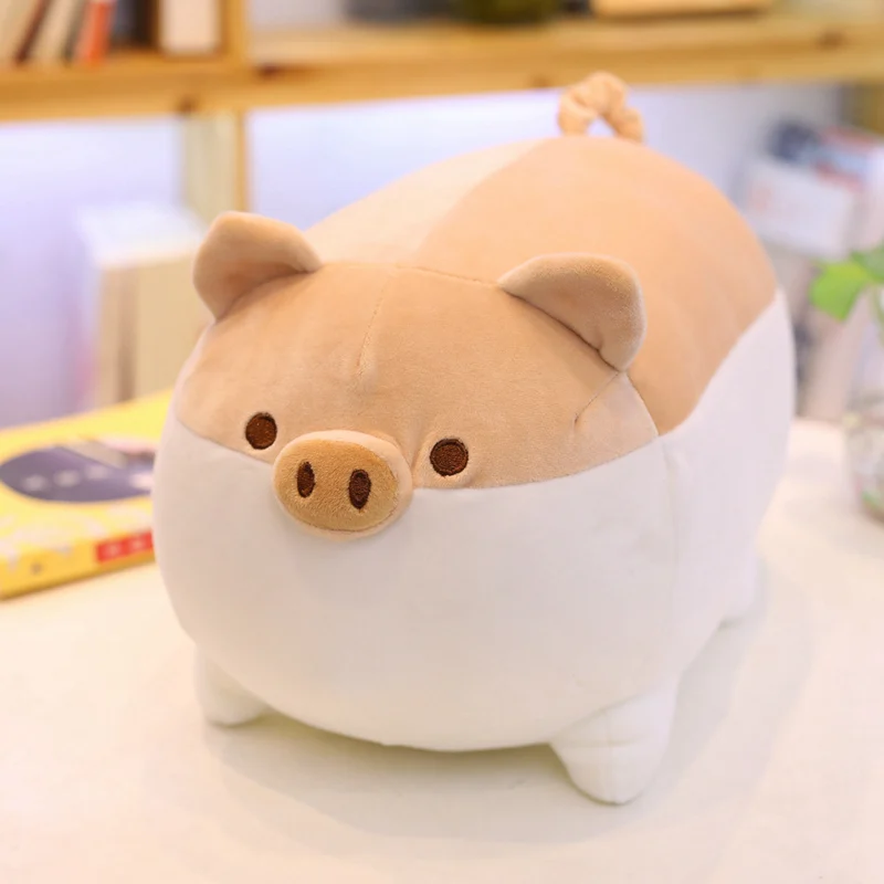 Peluche cochon toute douce et rebondie – Modèle debout (rose et marron). – Image 4