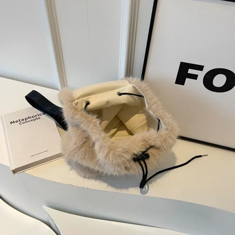 Sac à dos décontracté en fausse fourrure pour femme (modèle 2026) – Image 4