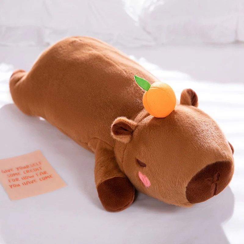 Peluche géante Capybara avec ailes d'ange et joues en forme de cœur. – Image 4